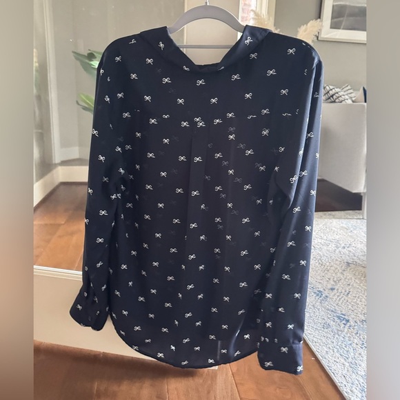 Banana Republic Classic Fit Blouse in Navy Blue with White Bows, M - Picture 3 of 3